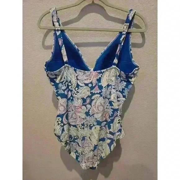 Nip Tuck Women's One Piece Swimsuit Size 6 Blue Paisley Print DD Cups - Picture 2 of 7